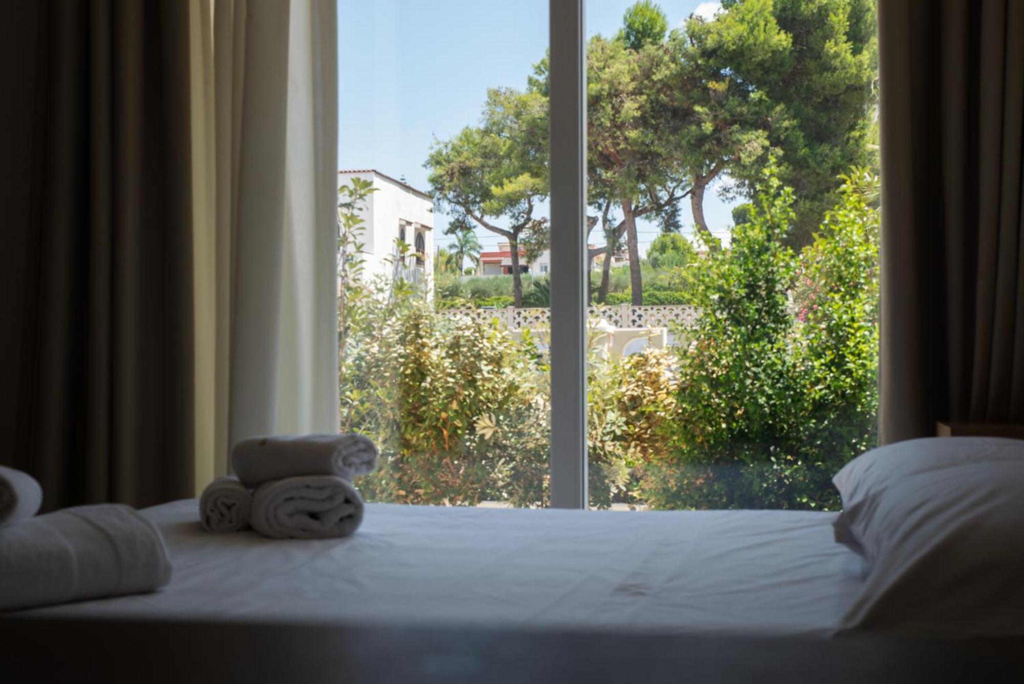 Montedarena Hotel Pulsano Exterior photo